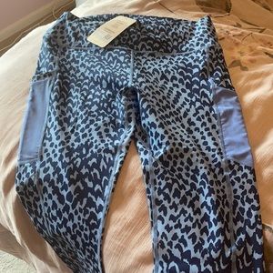 NWT Fabletics Mika pocket Leggings